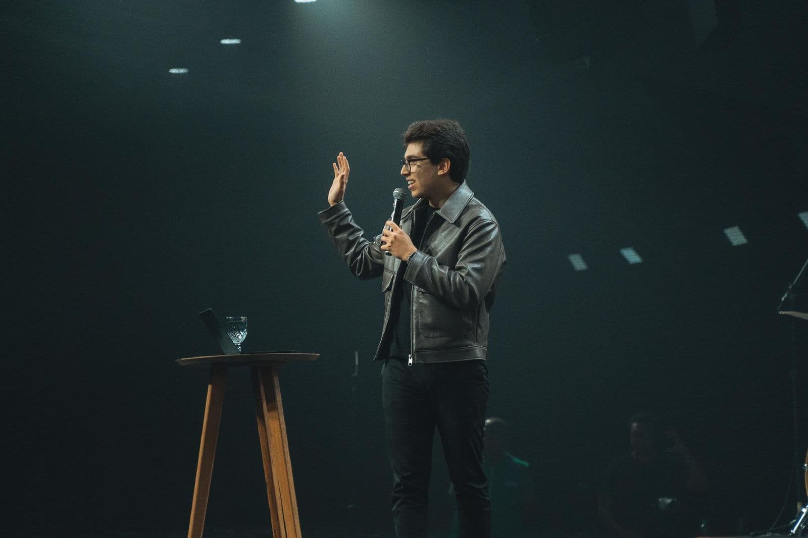 Gabriel Costa no palco